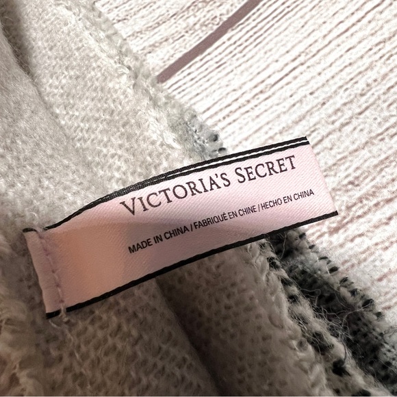 Victoria Secret Throw Blanket - Picture 4 of 15